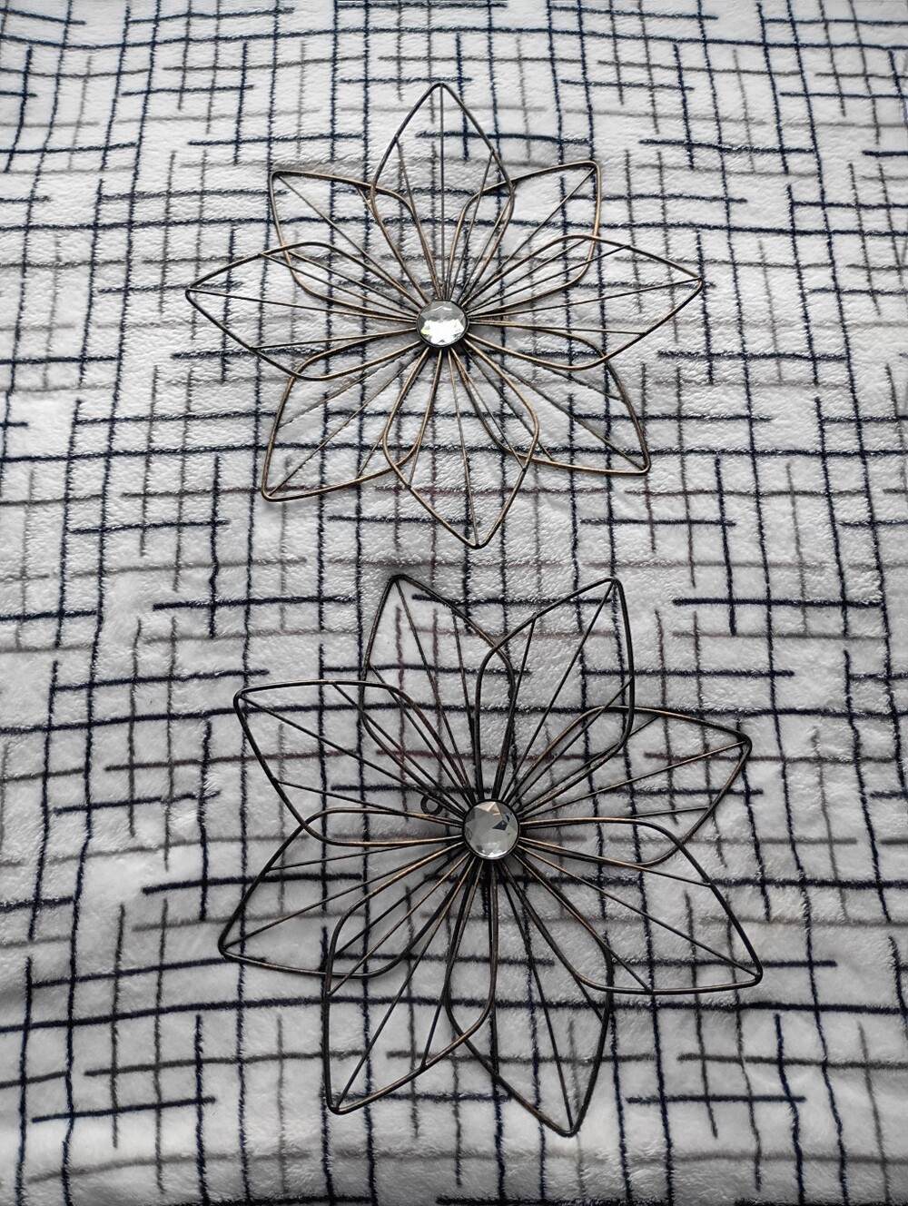 Metal Wire Flower Wall Art Pair with Center Gems No Flaws